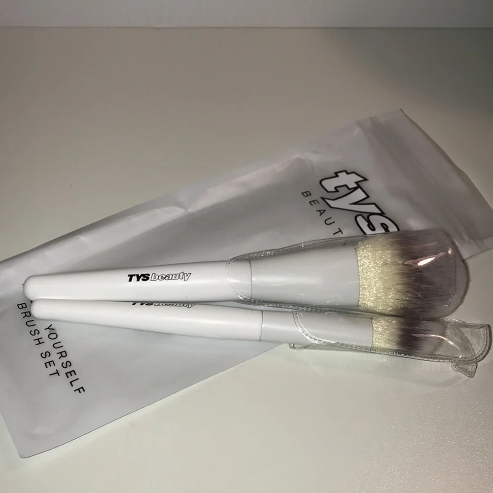 TYS BEAUTY treat yourself brush set NEW